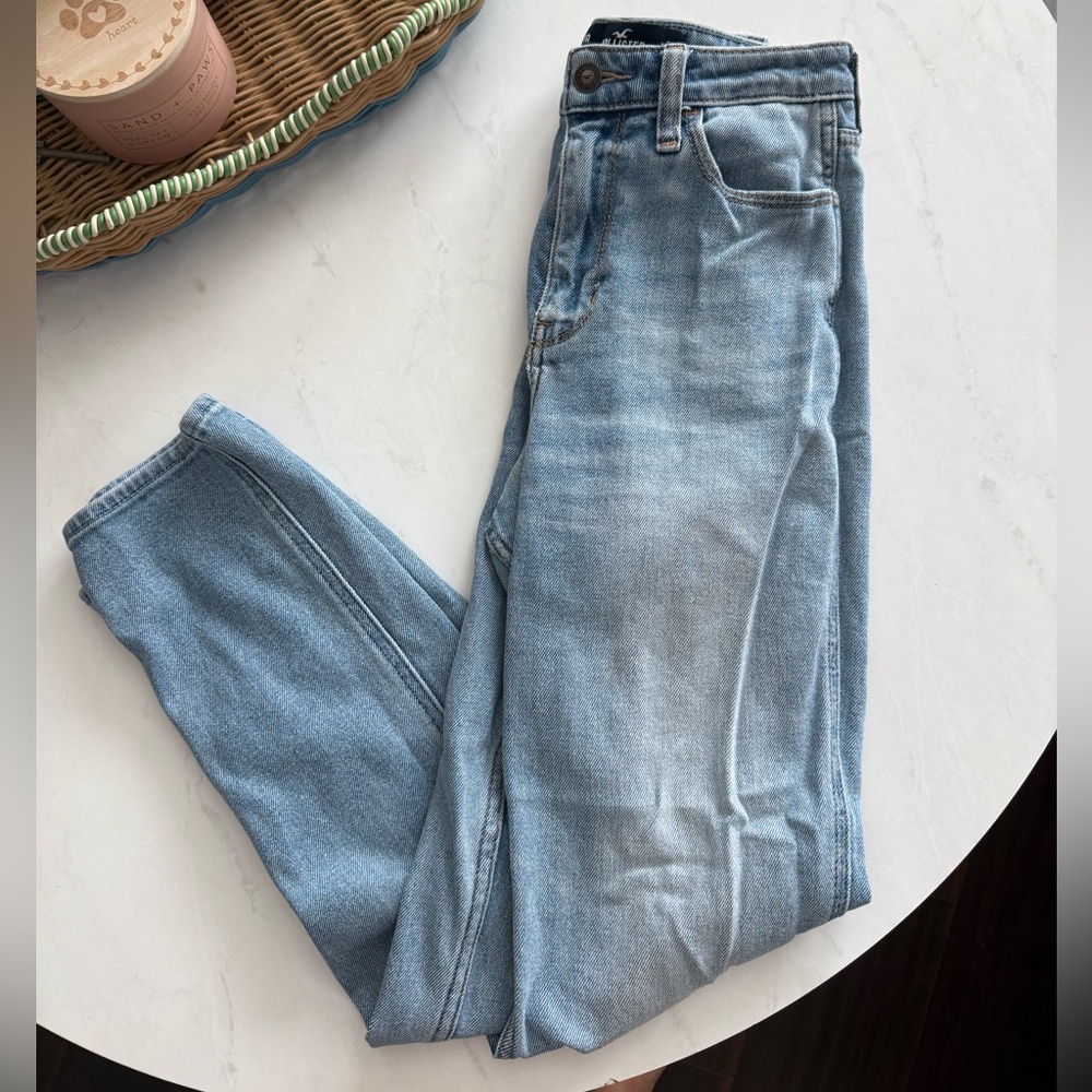 Hollister High Rise Light Wash Mom Jeans
